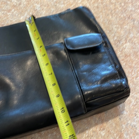 Black leather Wilson’s Leather purse - Picture 10 of 13